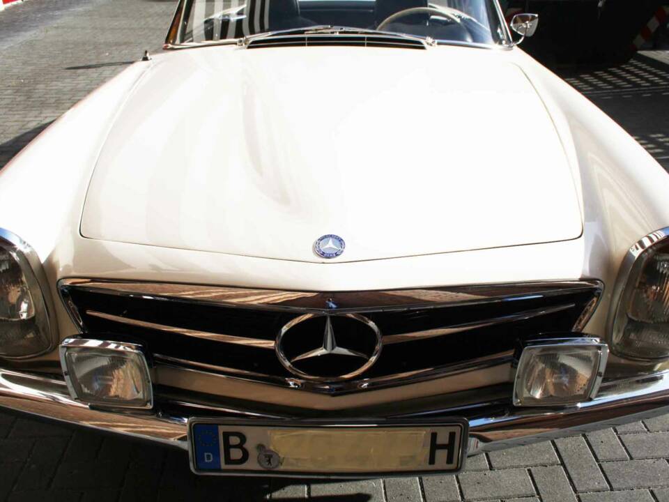 Image 9/18 of Mercedes-Benz 230 SL (1966)