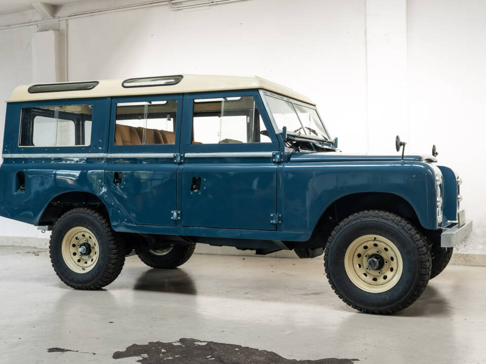 Image 3/31 of Land Rover 109 (1980)