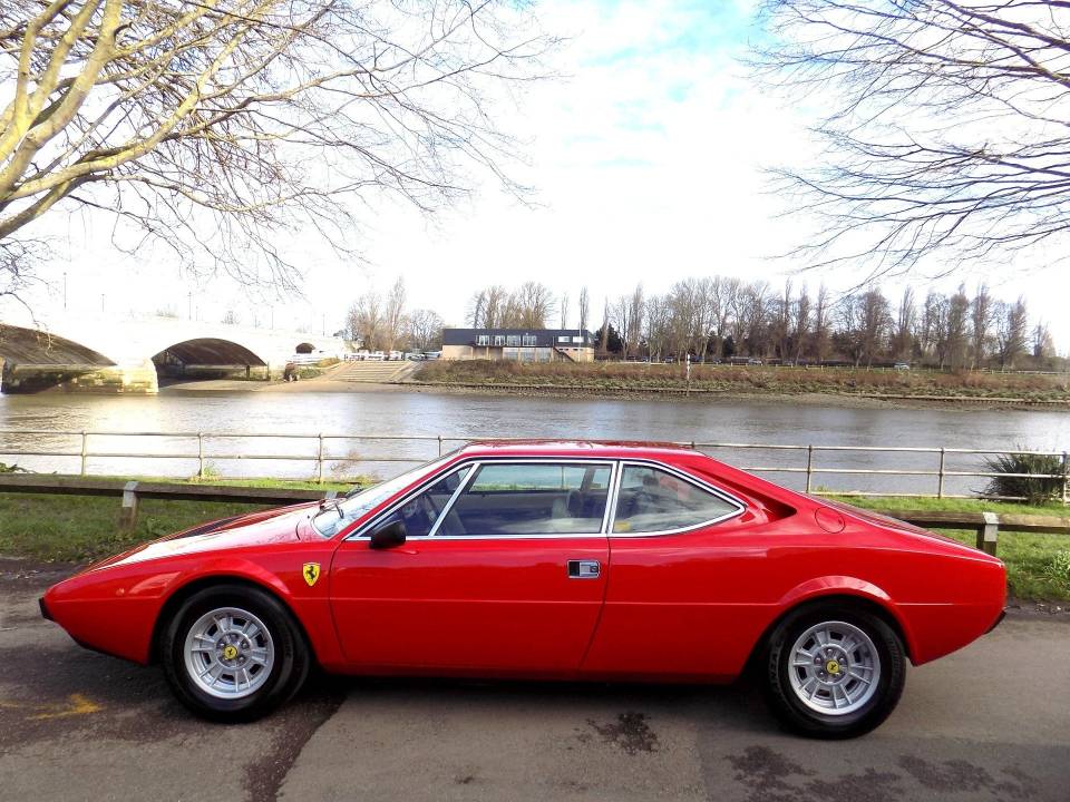 Image 5/50 de Ferrari 308 GT4 (1977)