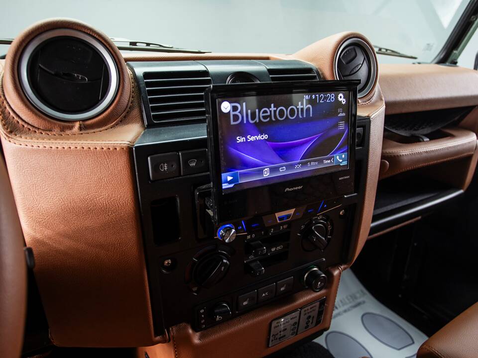 Image 26/44 of Land Rover Defender 90 (2011)