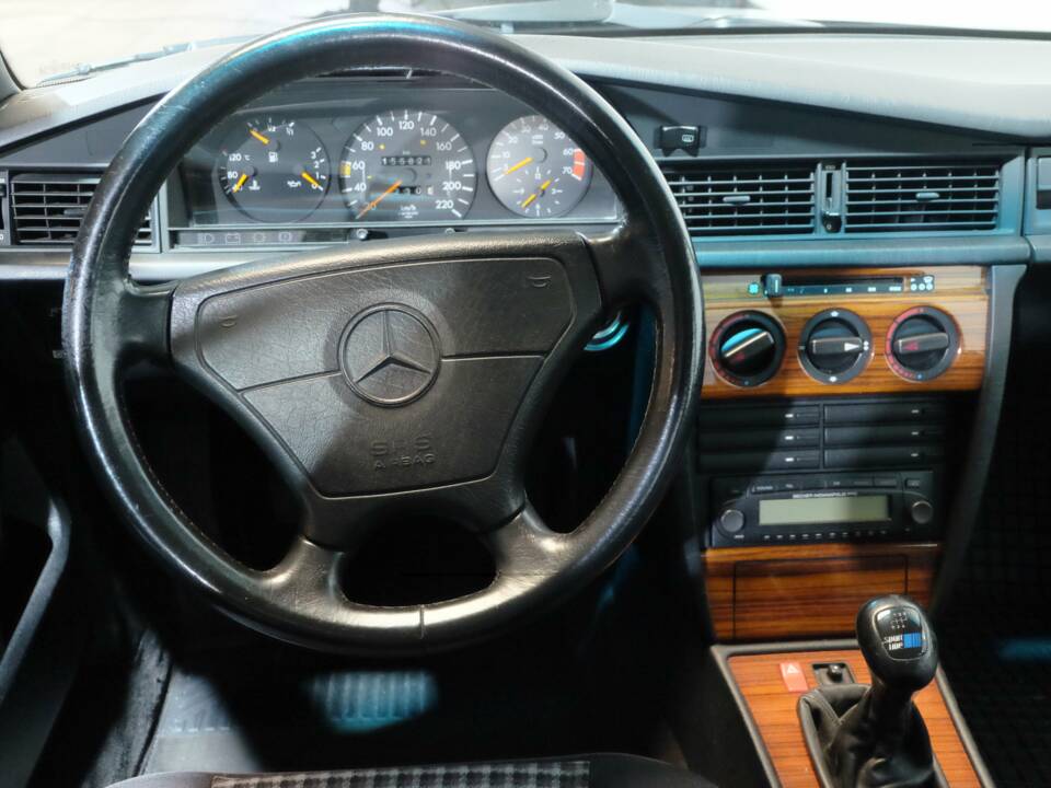 Bild 5/32 von Mercedes-Benz 190 E 1.8 (1991)