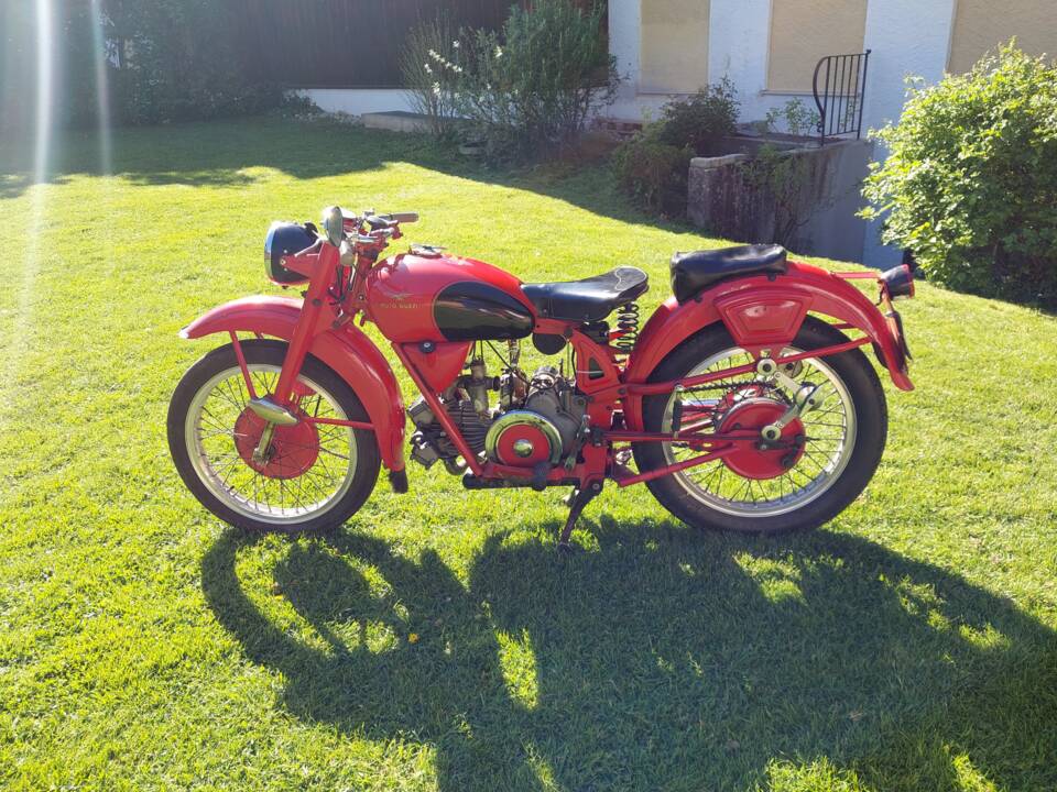 Image 1/10 of Moto Guzzi DUMMY (1954)
