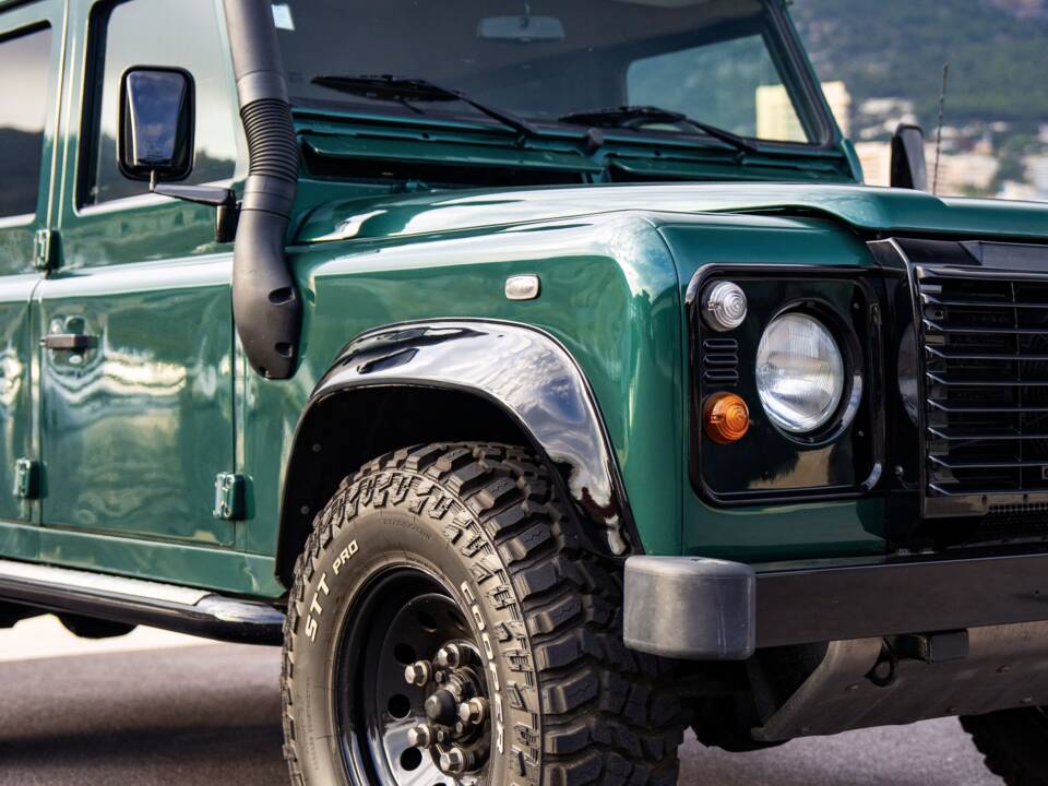 Image 44/50 of Land Rover Defender 110 (2004)