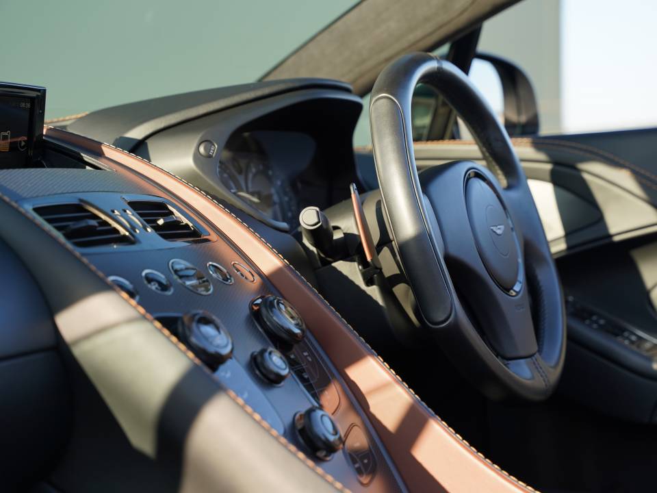 Imagen 25/50 de Aston Martin Vanquish S Volante (2018)