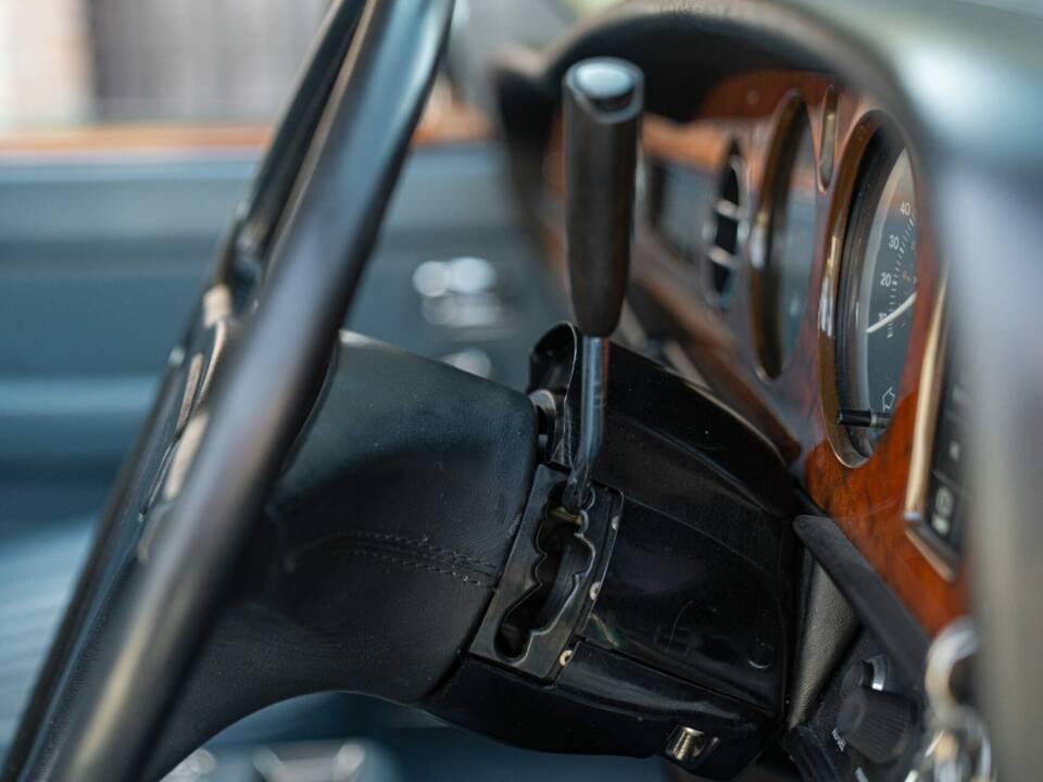 Image 41/50 of Bentley Mulsanne SWB (1980)