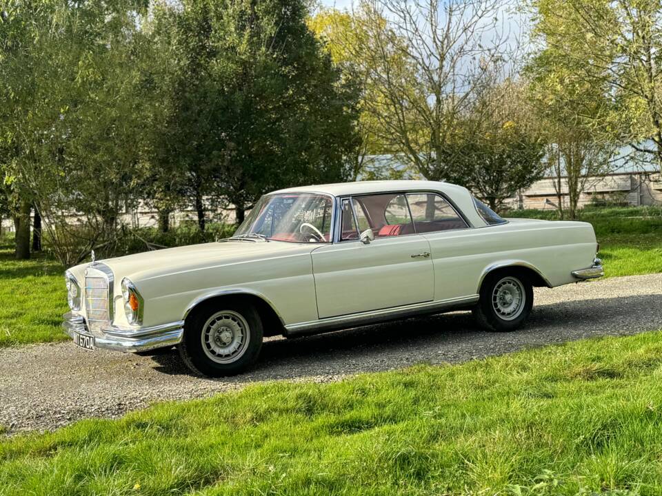 Image 5/132 of Mercedes-Benz 220 SE b (1963)