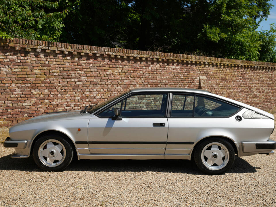 Image 10/50 of Alfa Romeo GTV 6 2.5 (1983)