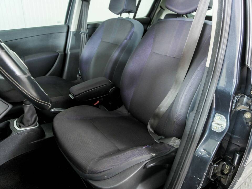 Imagen 7/15 de Renault Clio III 1.4 16V (2006)
