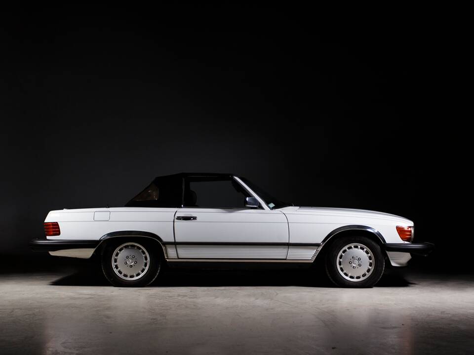 Image 3/48 of Mercedes-Benz 560 SL (1988)