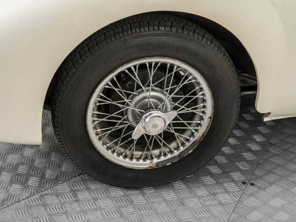 Image 33/50 of MG MGA 1500 (1957)