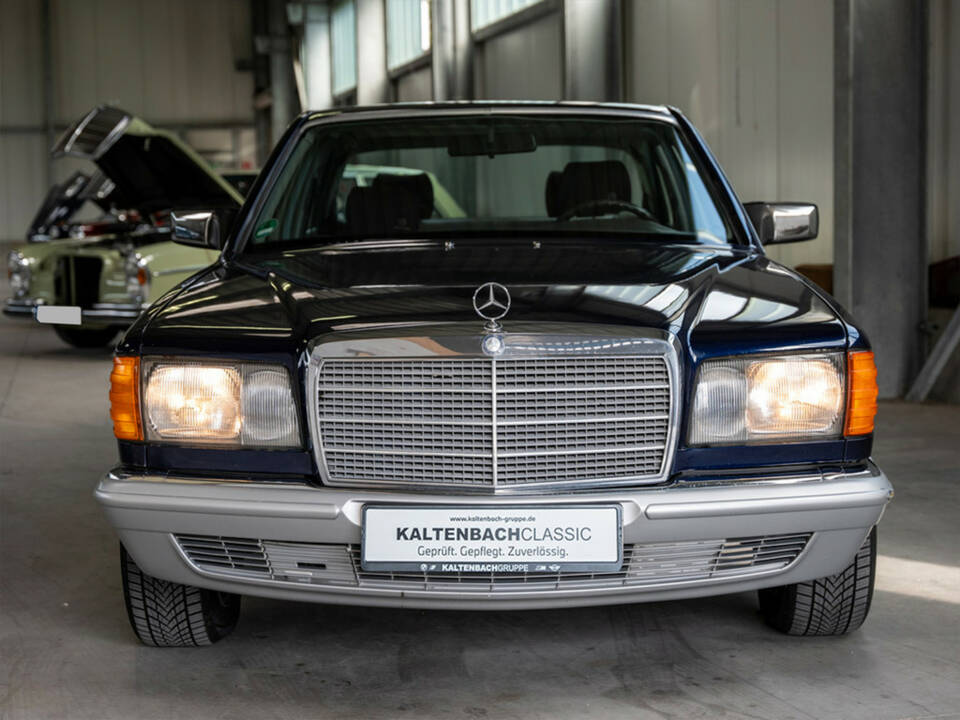 Image 3/40 of Mercedes-Benz 380 SE (1985)