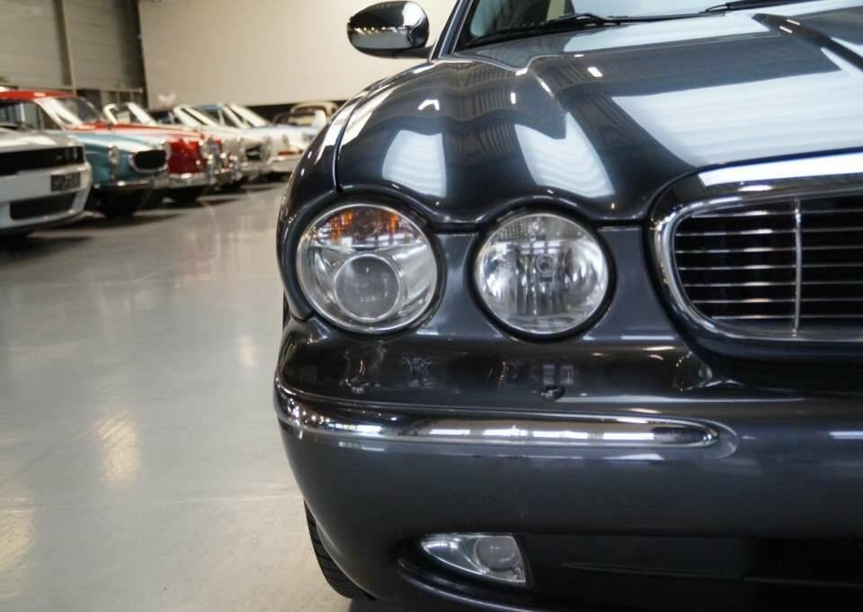 Imagen 33/50 de Jaguar XJ 8 4.2 (2005)