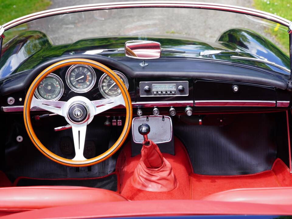 Image 4/10 of Alfa Romeo Giulia 1600 Spider (1962)