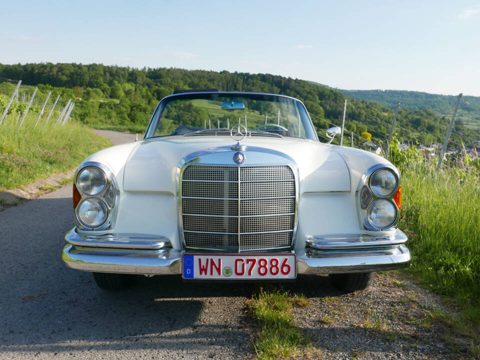 Imagen 3/56 de Mercedes-Benz 220 SE b (1962)
