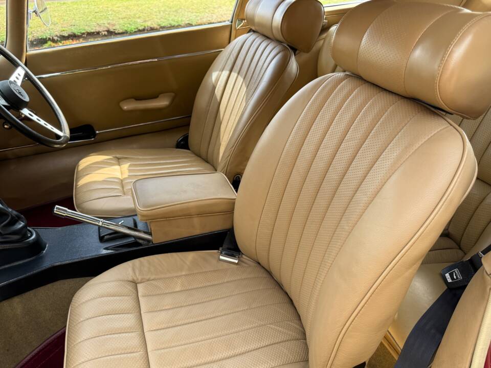 Bild 17/21 von Jaguar E-Type V12 (2+2) (1971)