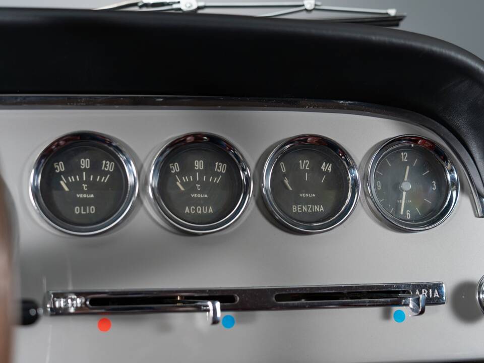 Image 23/29 of Ferrari 250 GTE (1961)