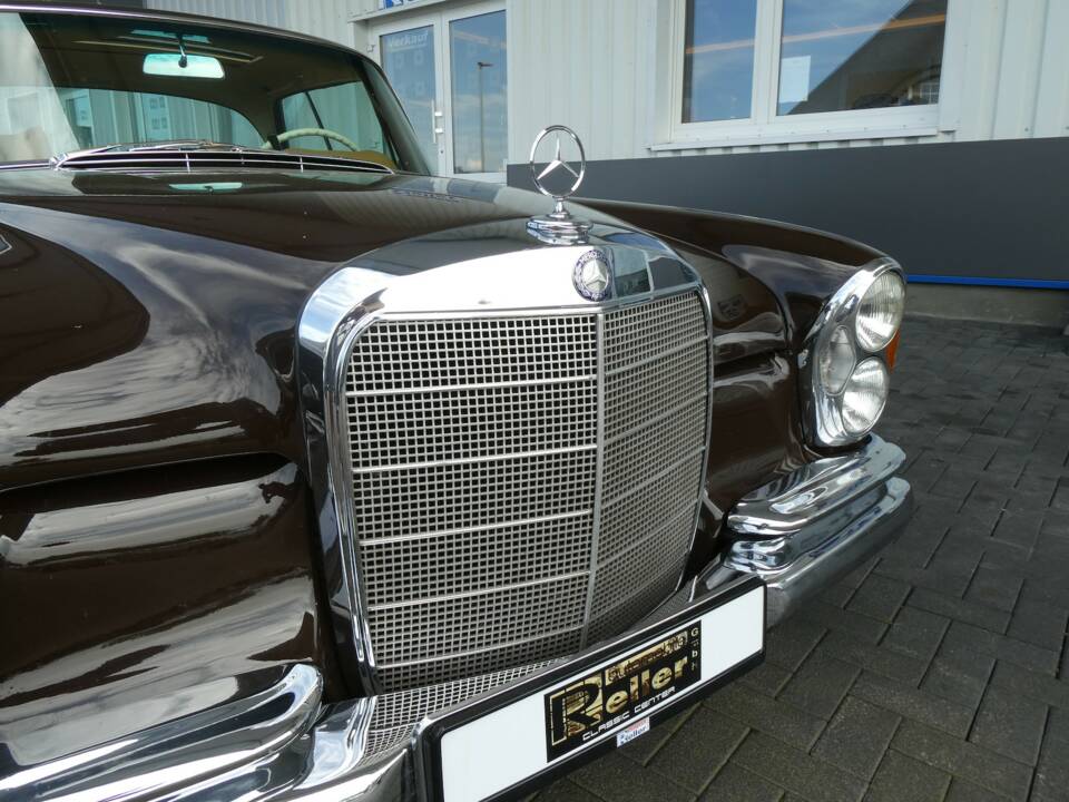 Image 18/21 of Mercedes-Benz 280 SE (1969)