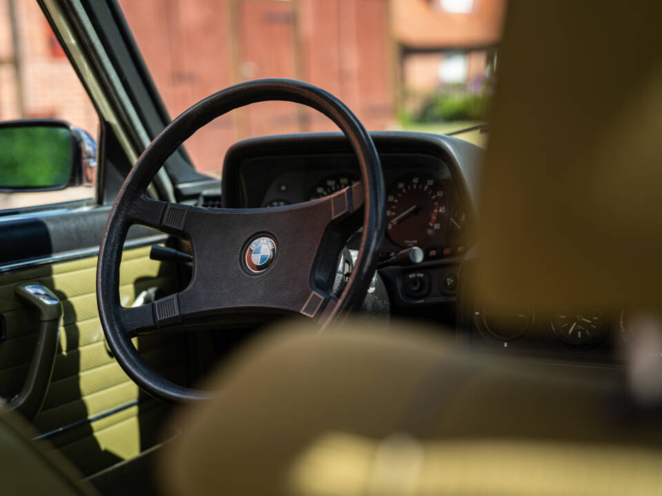 Image 30/46 of BMW 525 (1978)