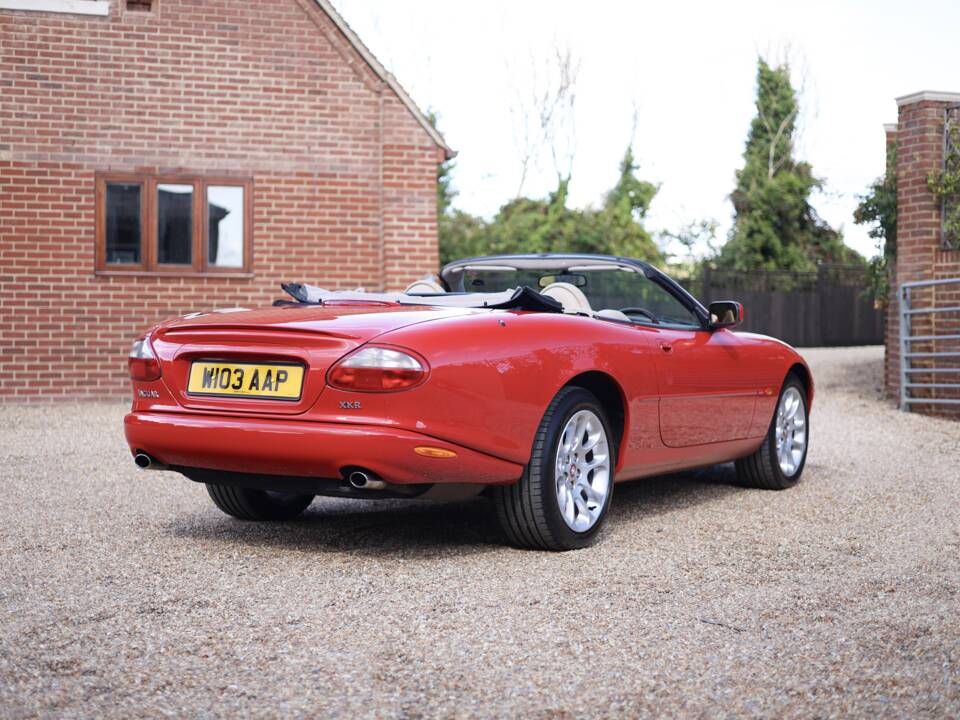 Image 8/50 de Jaguar XKR (2000)