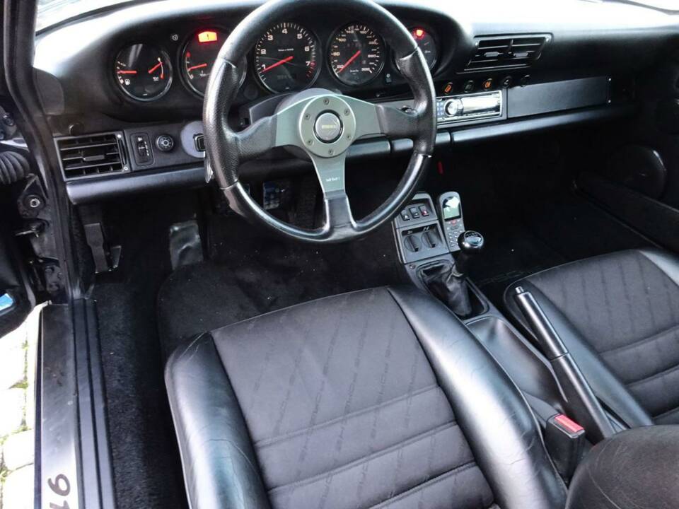 Image 17/42 of Porsche 911 Carrera 4 (1991)