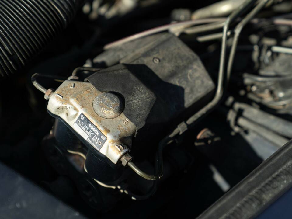 Afbeelding 48/50 van Mercedes-Benz 200 CE (1992)