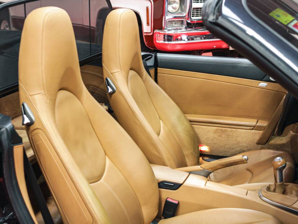 Image 46/48 of Porsche 911 Carrera 4S (2007)