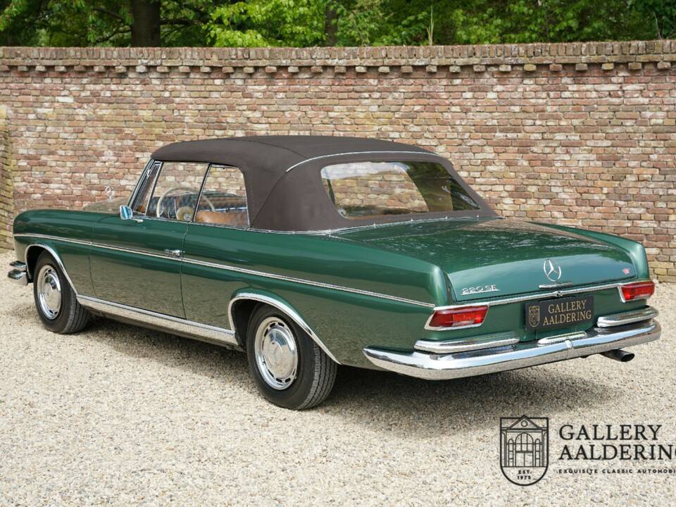 Afbeelding 2/50 van Mercedes-Benz 220 SE b (1964)