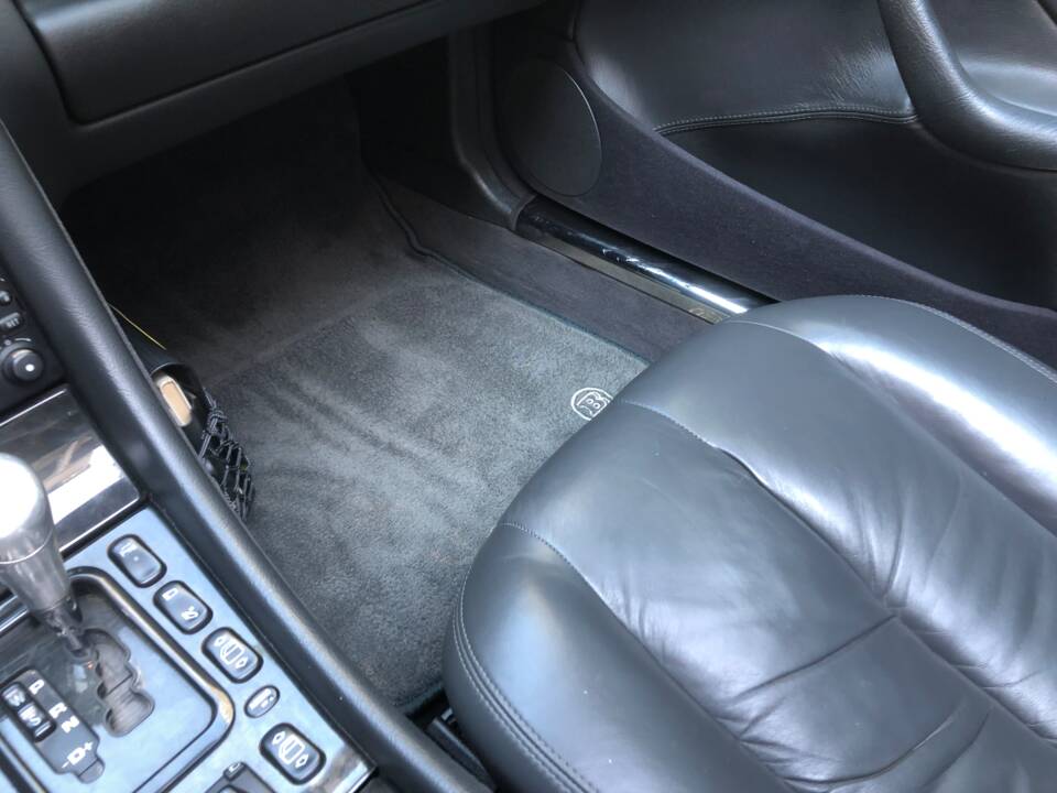 Immagine 4/18 di Mercedes-Benz CLK 430 (1999)