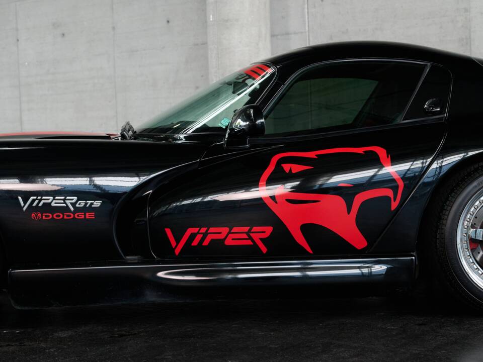 Image 8/50 of Dodge Viper GTS (2005)