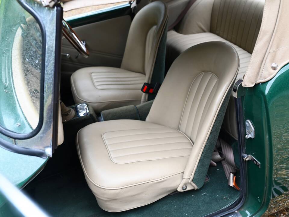 Image 12/20 of Daimler SP 250 (1962)