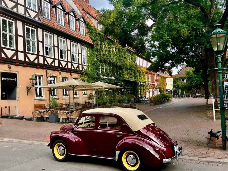 Bild 1/14 von Renault 4 CV Décapotable (1951)