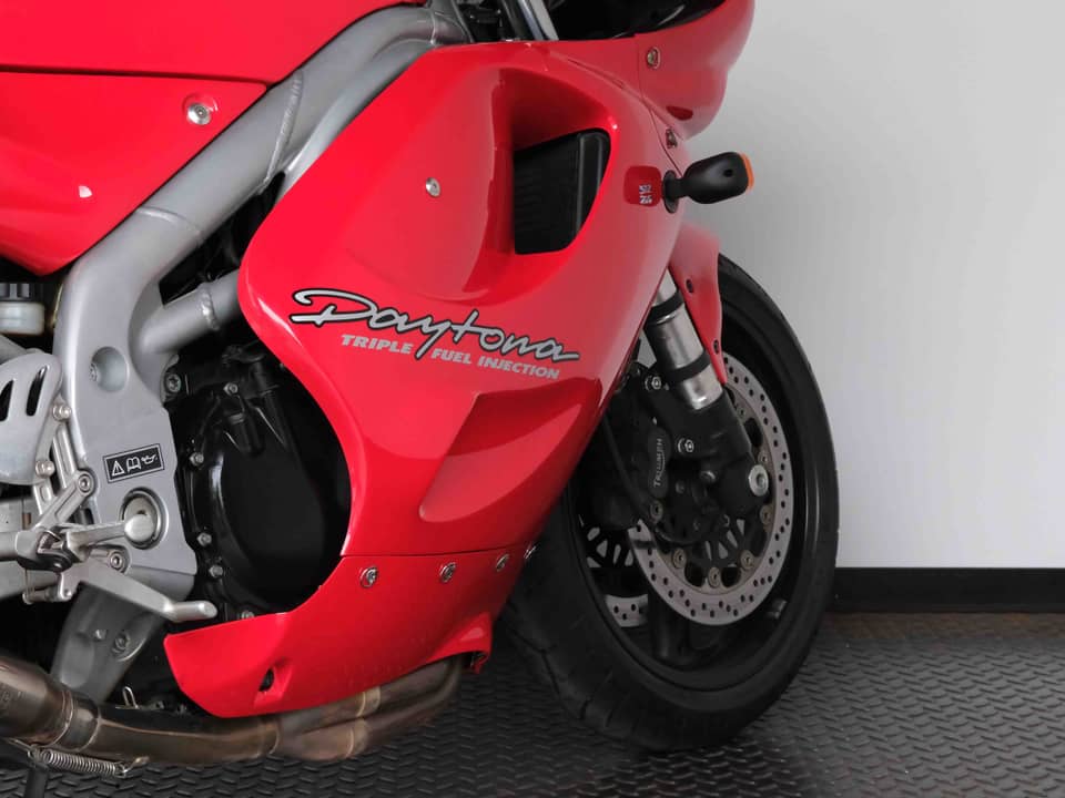 Image 4/66 of Triumph Daytona T595 (1998)