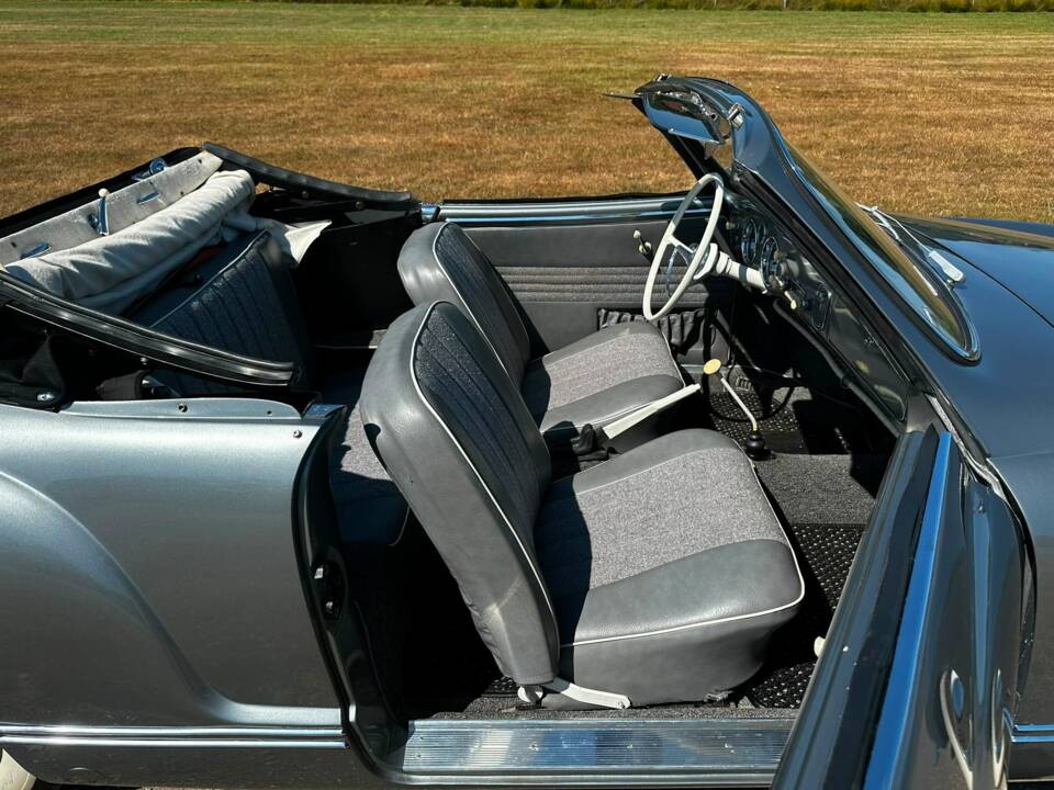 Image 38/48 of Volkswagen Karmann Ghia 1200 (1958)