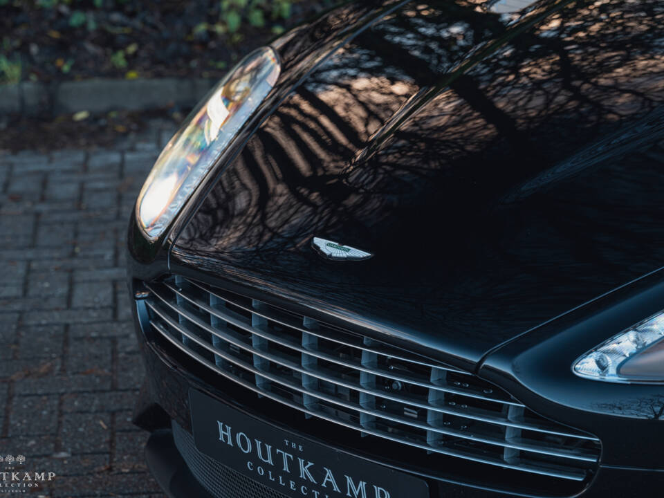 Image 7/14 of Aston Martin Virage (2012)