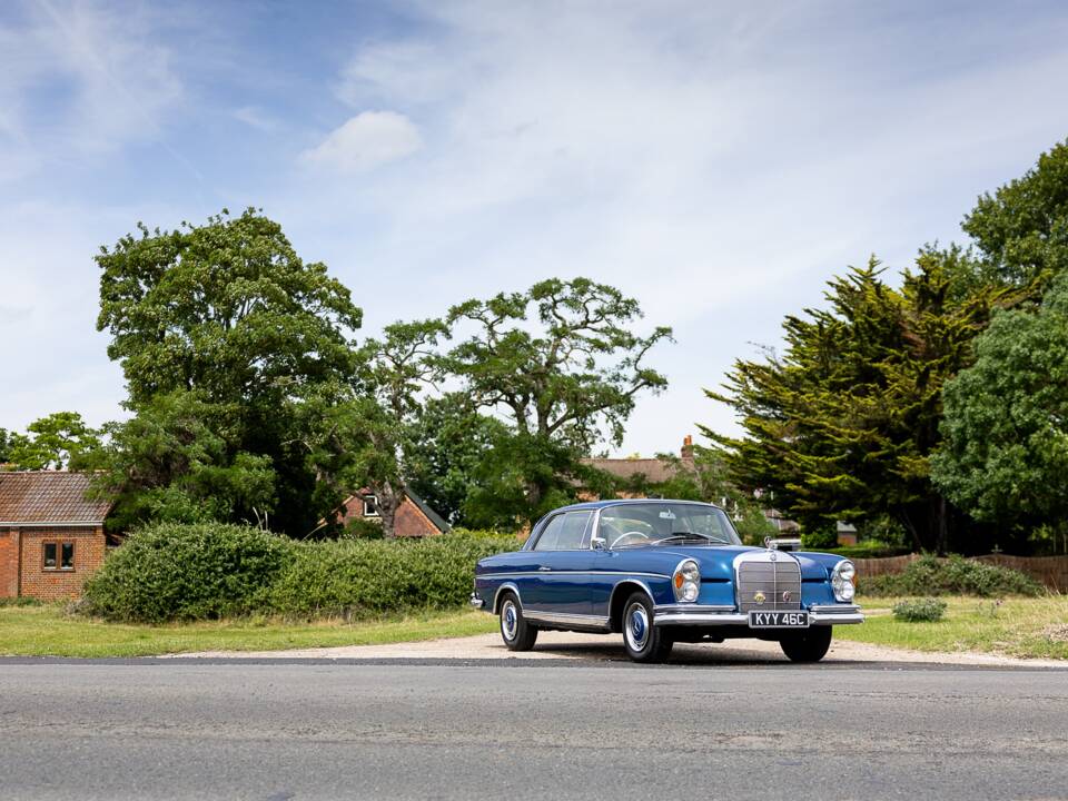 Afbeelding 13/62 van Mercedes-Benz 300 SE (1965)