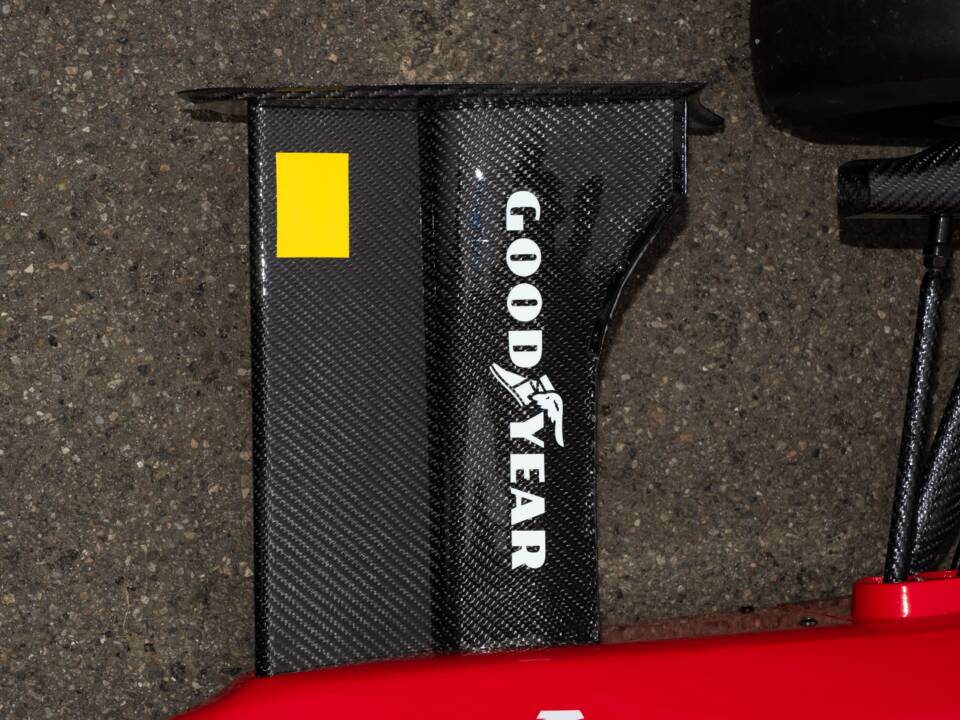 Image 75/85 of Ferrari 641 (1990)