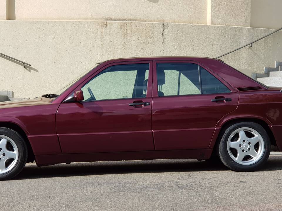 Immagine 2/6 di Mercedes-Benz 190 E 1.8 (1992)