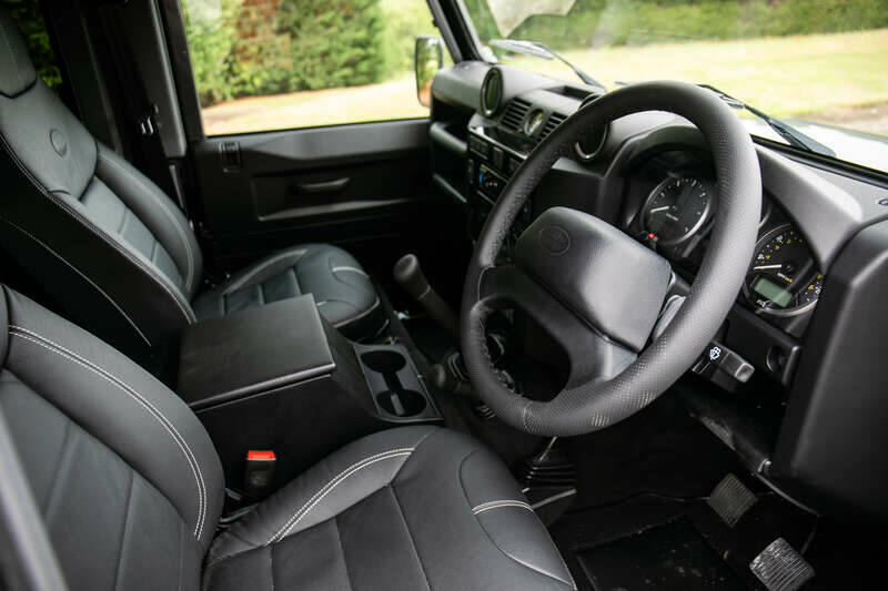 Bild 2/50 von Land Rover Defender 90 (2015)