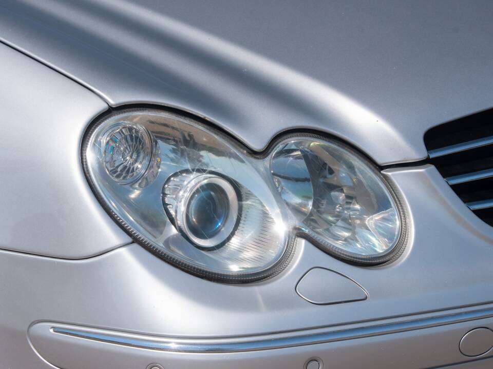Image 30/50 of Mercedes-Benz CLK 55 AMG (2003)