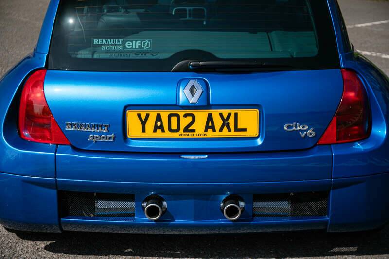 Image 26/34 of Renault Clio II V6 (2002)