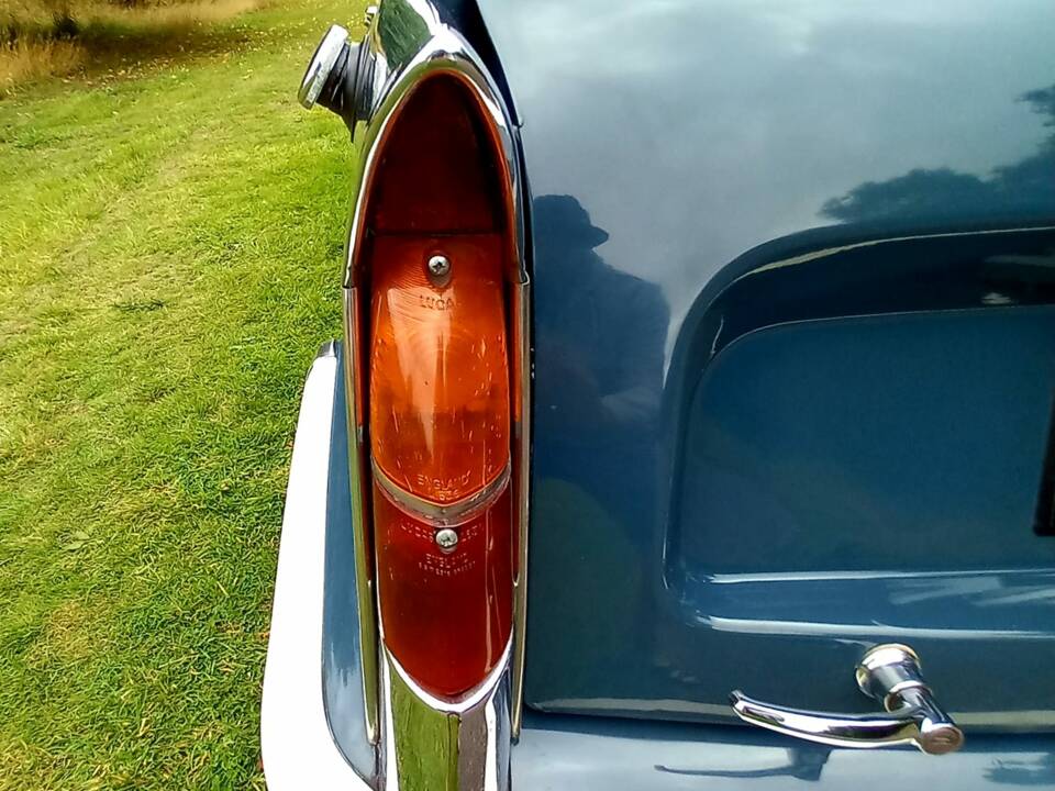 Image 29/93 of Triumph Herald 1200 (1964)
