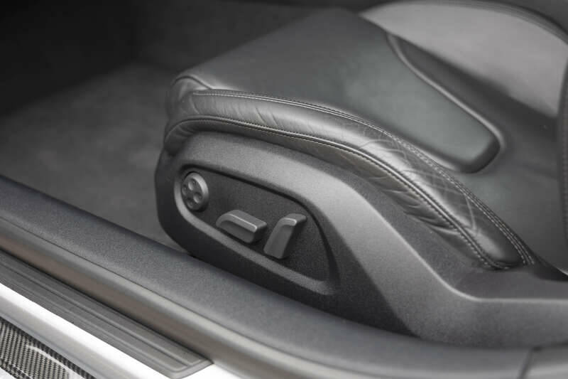 Image 23/50 of Audi R8 (2009)