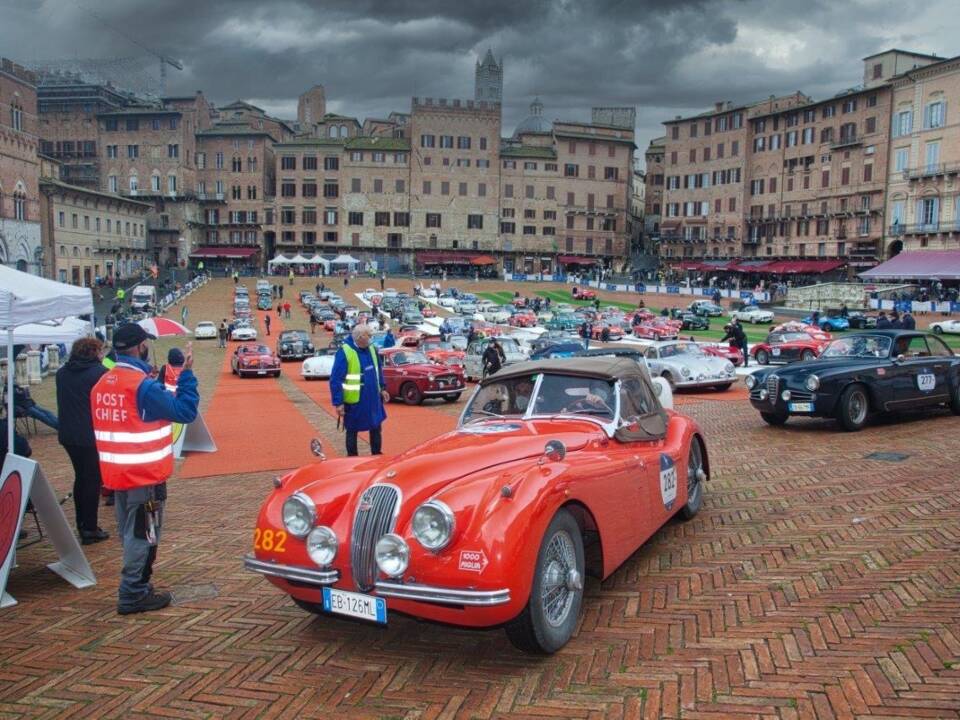 Bild 43/45 von Jaguar XK 120 SE OTS (1954)