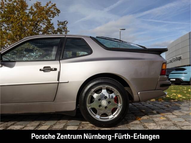 Immagine 14/39 di Porsche 944 Turbo (1988)