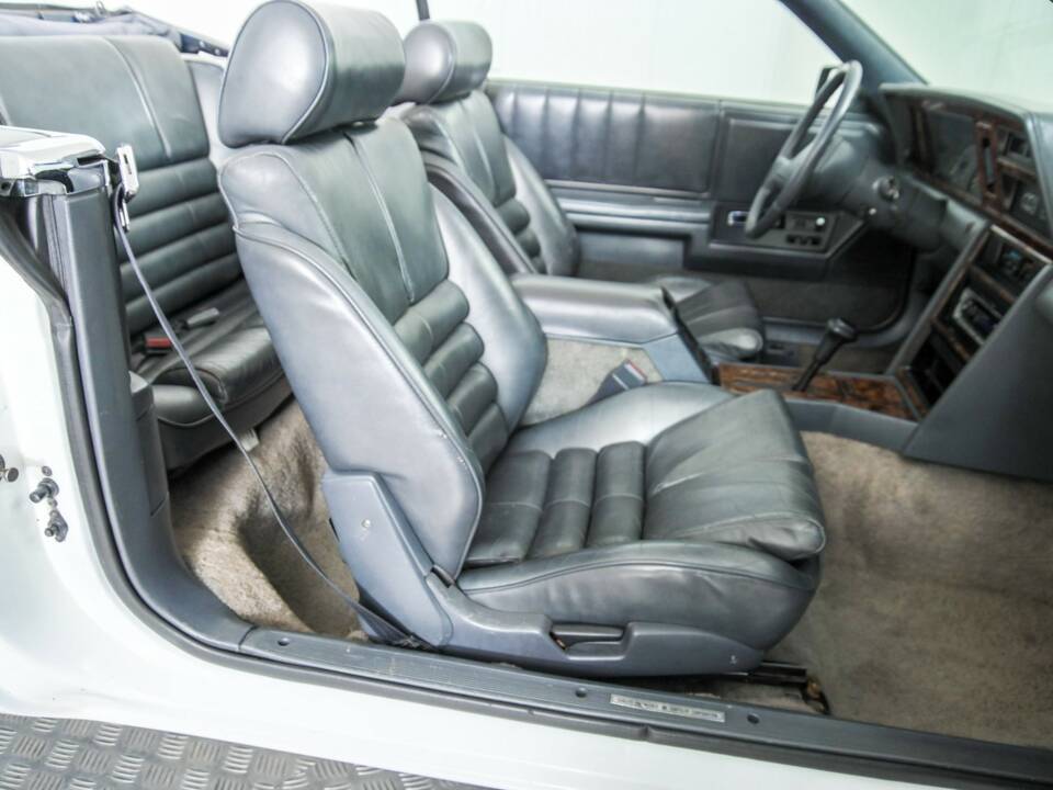 Bild 21/50 von Chrysler Le Baron 2.5 Turbo (1988)