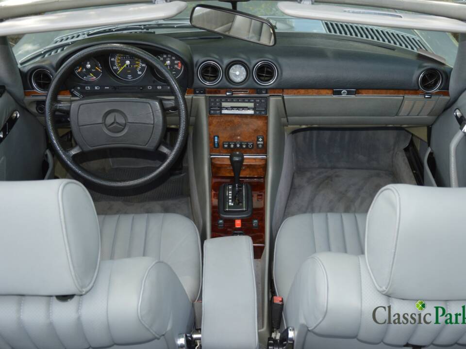 Image 13/50 de Mercedes-Benz 500 SL (1985)