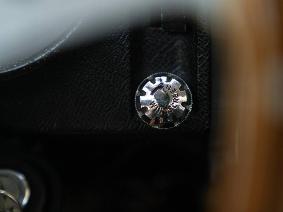 Image 36/50 de Jaguar E-Type (1968)