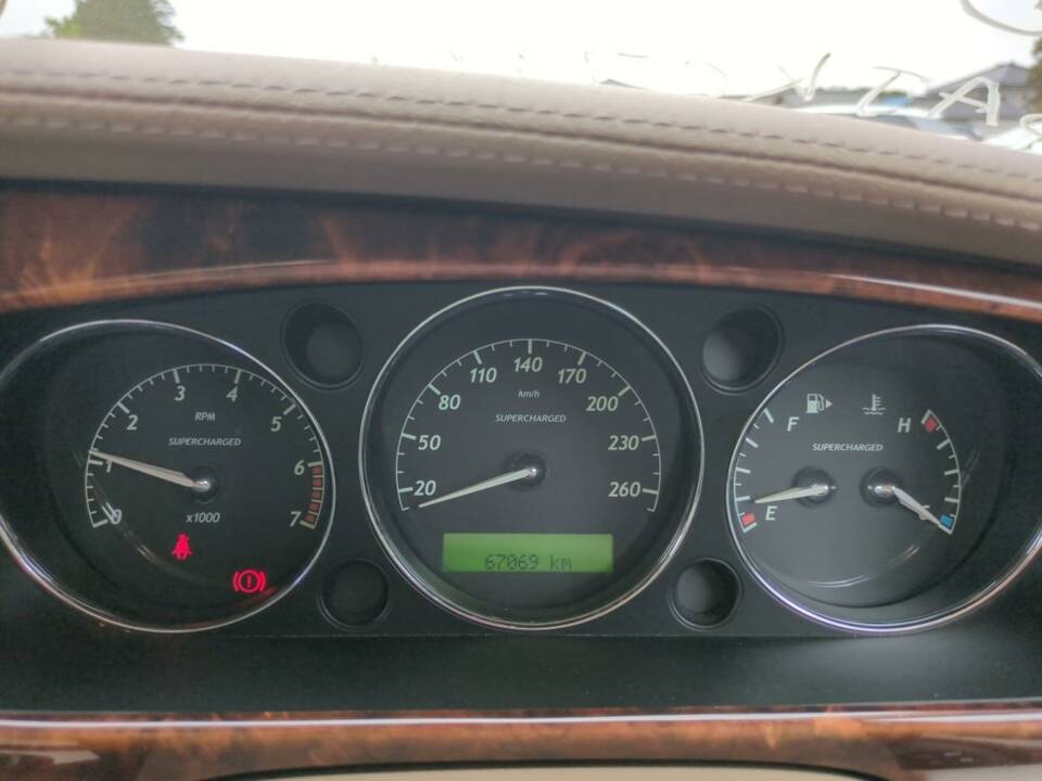 Image 24/25 de Jaguar XJ 8 4.2 (2003)