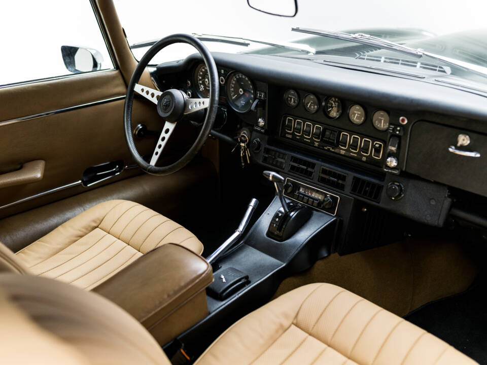 Bild 7/15 von Jaguar E-Type V12 (2+2) (1972)