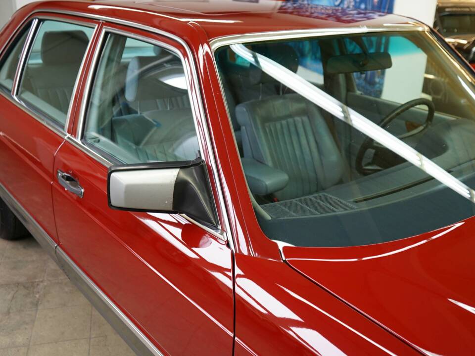 Immagine 4/42 di Mercedes-Benz 500 SEL (1982)